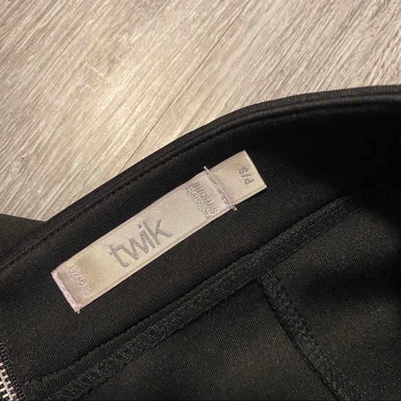 *BNWOT* skirt - Picture 3 of 4